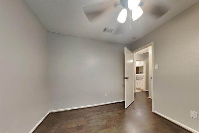 Building Photo - 57 Rockfern Ct
