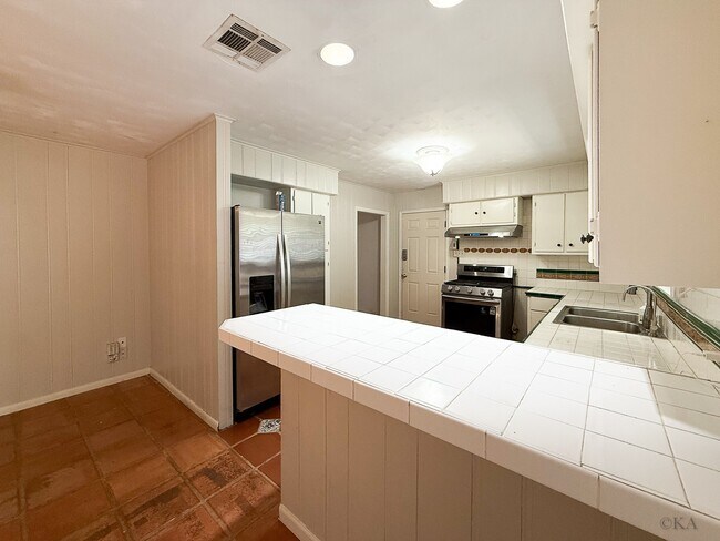 Building Photo - 8902 Blankenship Dr