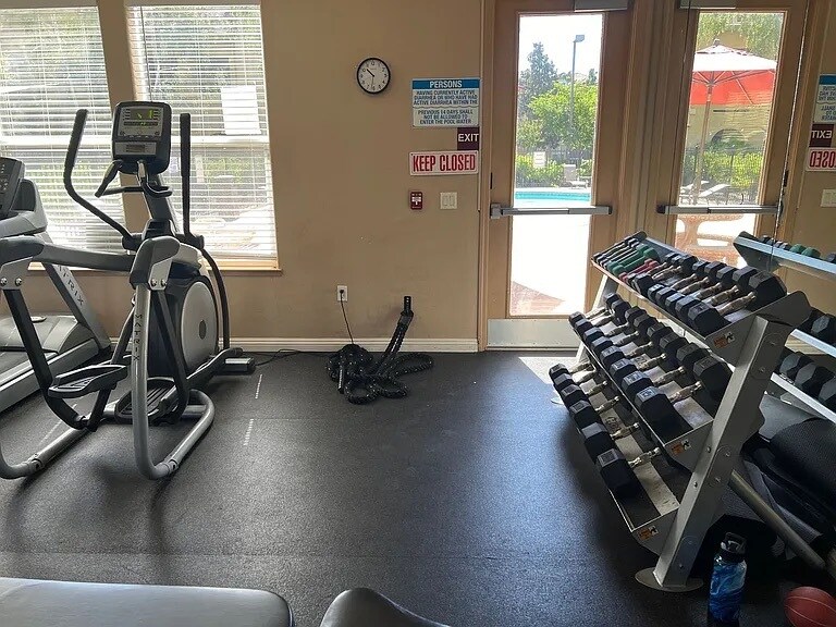 Building Photo - 5350 Dunlay Dr