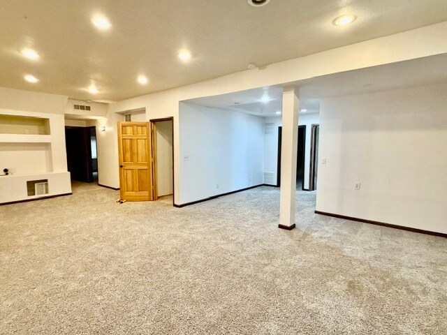 Building Photo - 1112 Meadow Oaks Dr