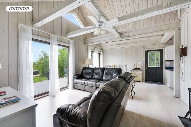 Building Photo - 237 Noyack Rd