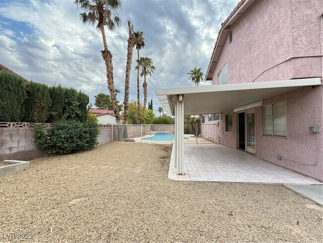 Building Photo - 5421 W Ganado Dr
