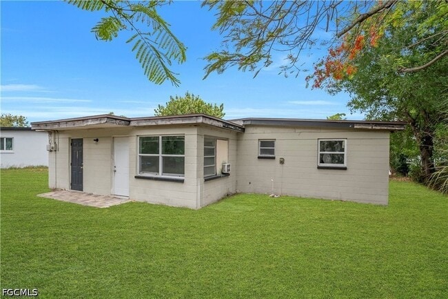 Building Photo - 1527 Gardenia Ave