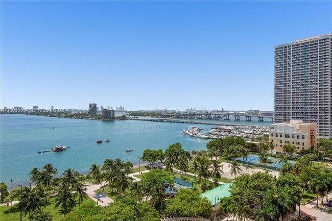 Building Photo - 1800 N Bayshore Dr