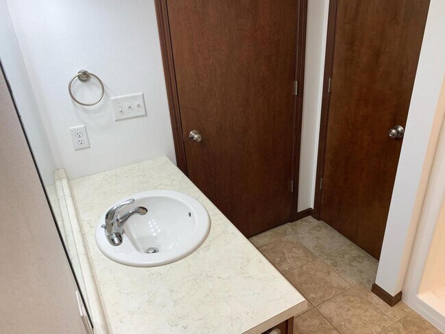 Building Photo - 7112 Brehm St