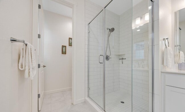 Building Photo - 1747 Linden Ln