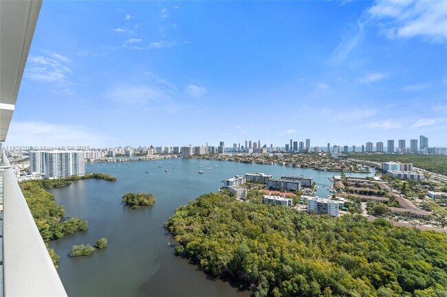 Building Photo - 16385 Biscayne Blvd