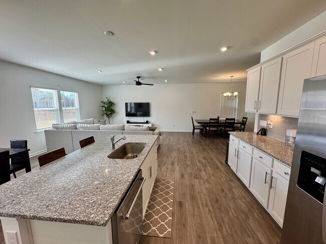 Building Photo - Beautiful 4BR/3BA Home in Parkside Crossing