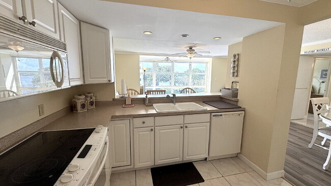 Building Photo - 1224 S Peninsula Dr