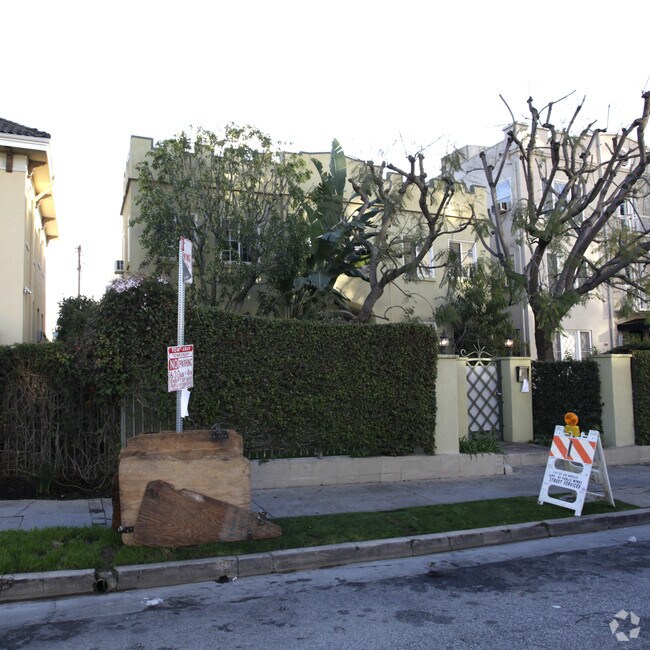 Primary Photo - 1930 Argyle Ave