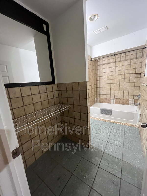 Building Photo - 3856 Fairmount Ave