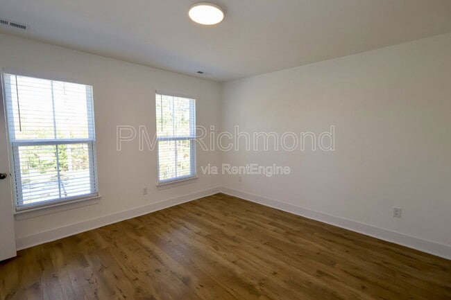 Building Photo - 15325 Sunray Wy