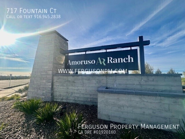 Building Photo - 717 Fountain Ct