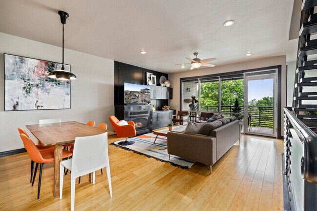 Primary Photo - 299 E Noble Ln