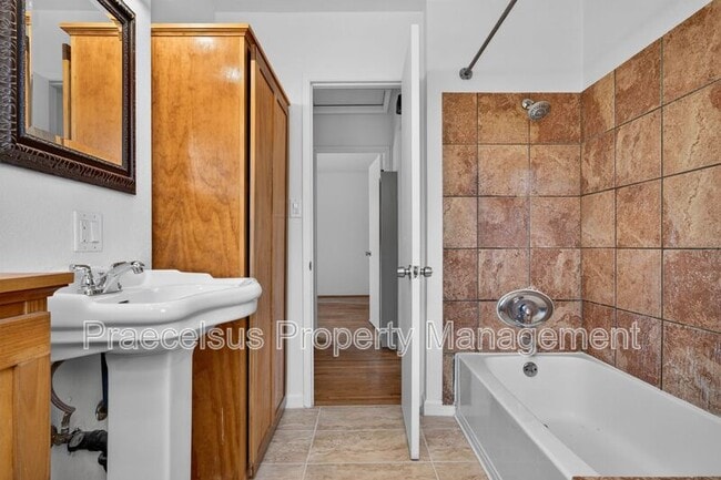 Building Photo - 626 Brightwood Ave