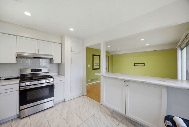 Building Photo - 1142 Brighton Pl