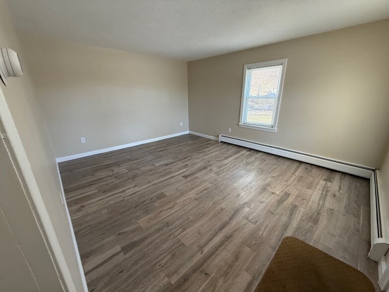 Living room - 1592 Main St