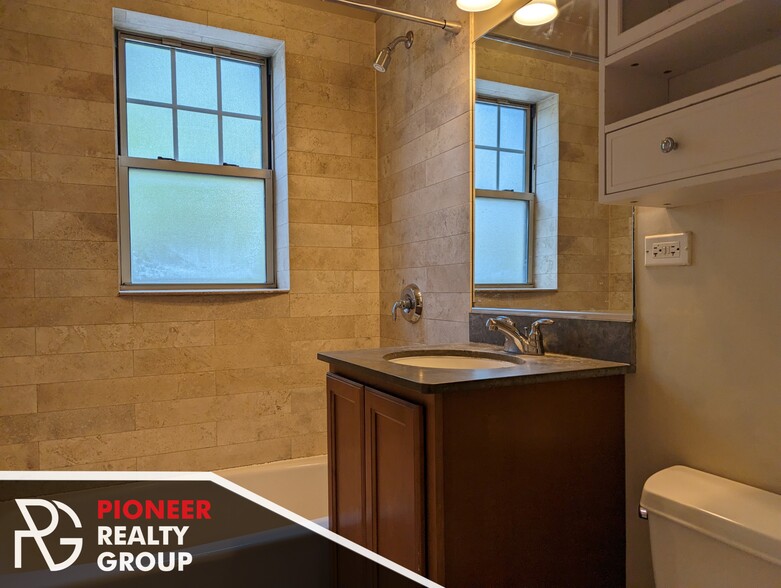 Building Photo - 3455 N Wolcott Ave