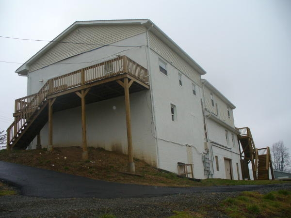 Building Photo - 859 S Main St