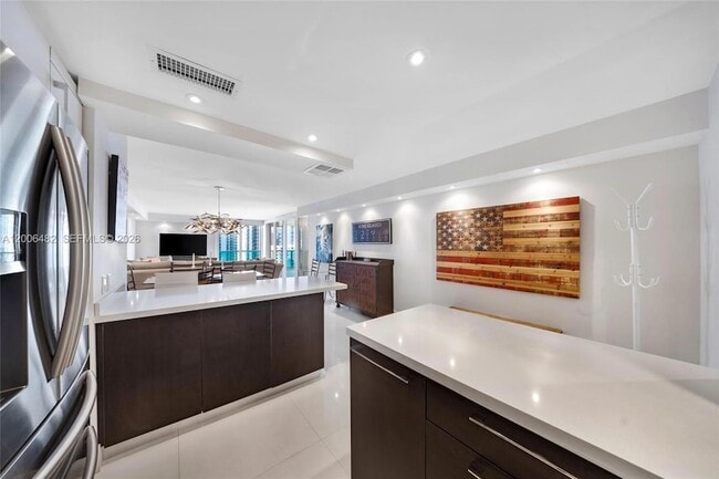 Building Photo - 100 Bayview Dr