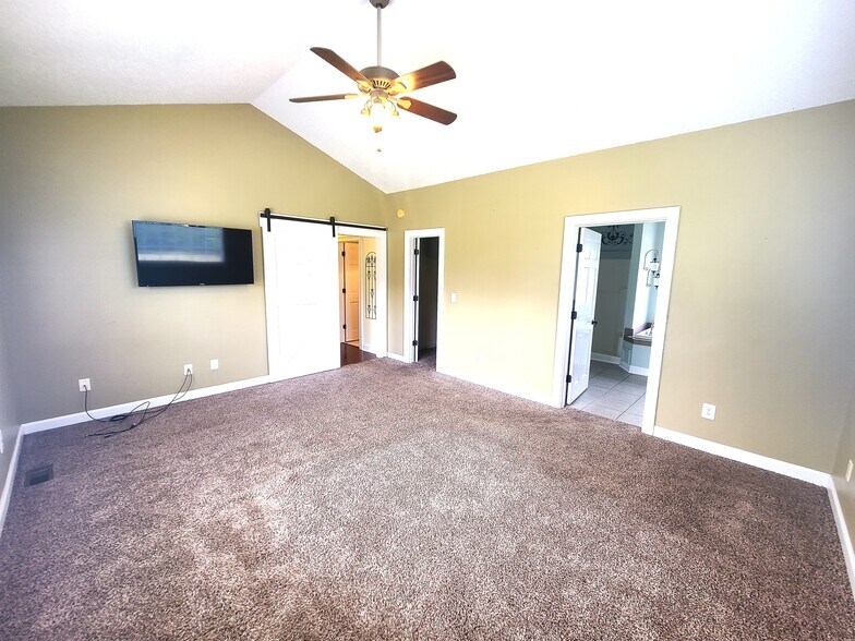 Building Photo - 518 Cloverfield Ln
