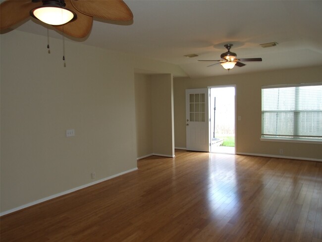 Building Photo - 410 Cypresswood Haven
