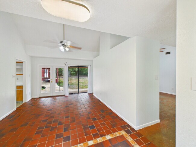 Building Photo - 11121 N Dowling Rd