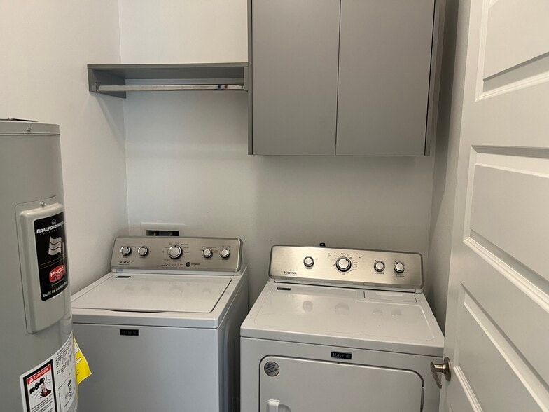 Washer dryer - 1723 W Marlin St