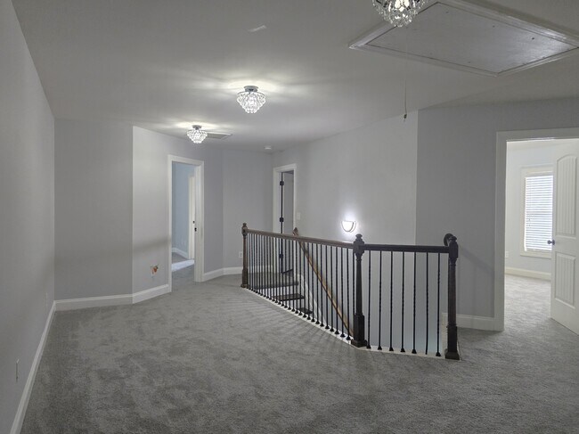 Building Photo - 8809 Crenshaw Dr