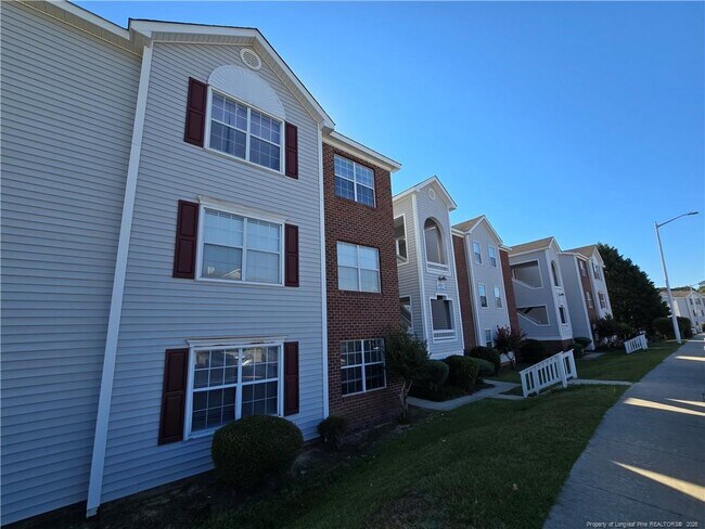 Building Photo - 267 Waterdown Dr