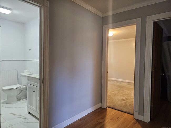 Building Photo - 222 Crest St