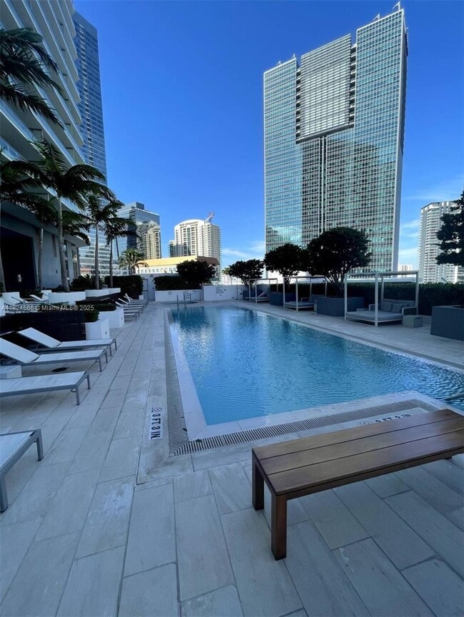 Building Photo - 1300 Brickell Bay Dr