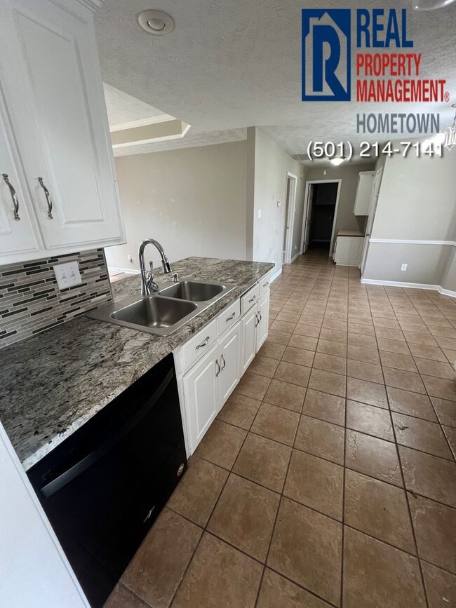 Building Photo - 17 Mustang Dr