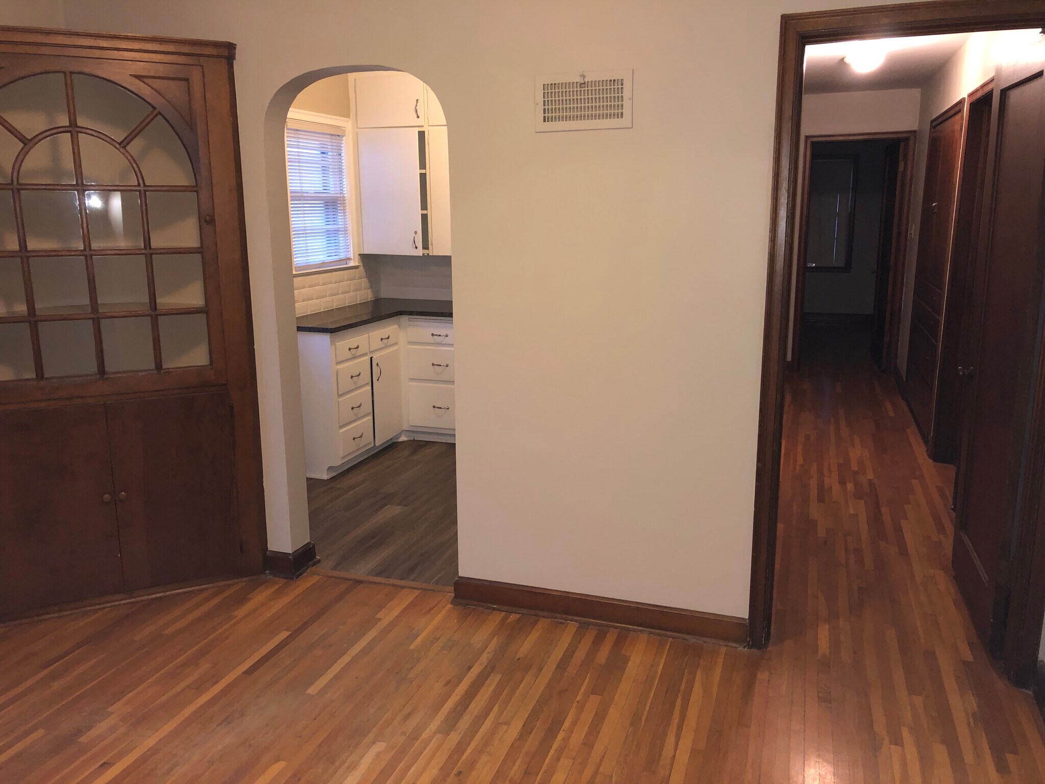 Building Photo - 1304 N Perry Ave