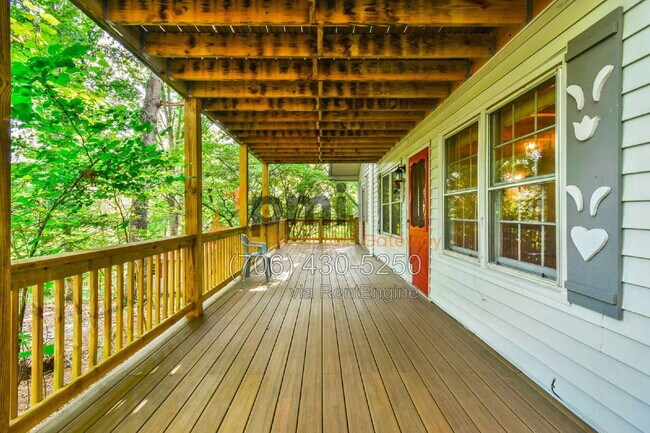 Building Photo - 266 Glenridge Dr
