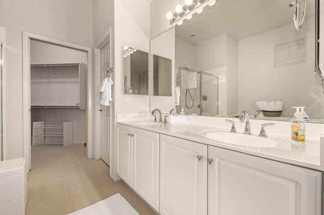 Building Photo - 8270 Hayden Rd