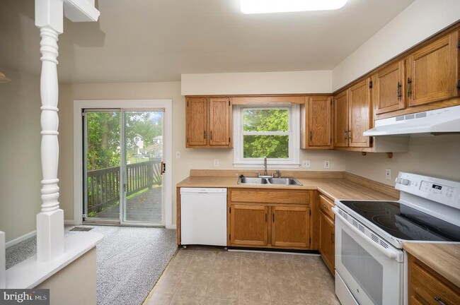 Building Photo - 2111 Mills Dr