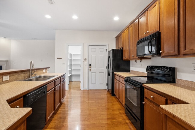 Building Photo - 8105 Satillo Ln