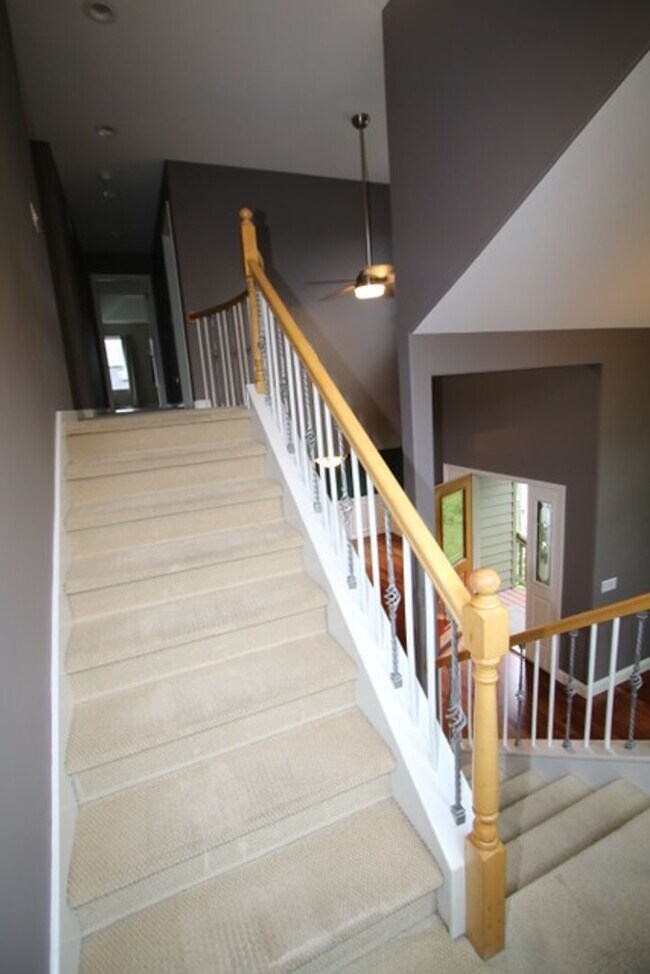 Building Photo - 9010 Sahalee Dr