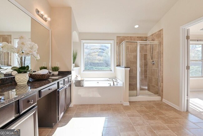 Building Photo - 4665 Woodbine Way