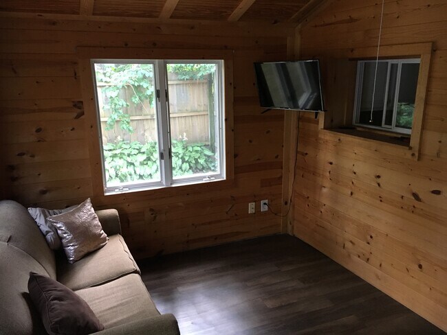 3 Seasons Room - 17340 Oak St