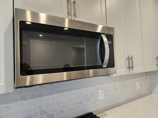 Building Photo - 120 Greenspire Ln