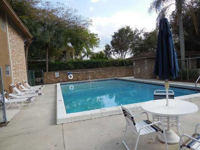 Building Photo - 8393 Royal Palm Blvd