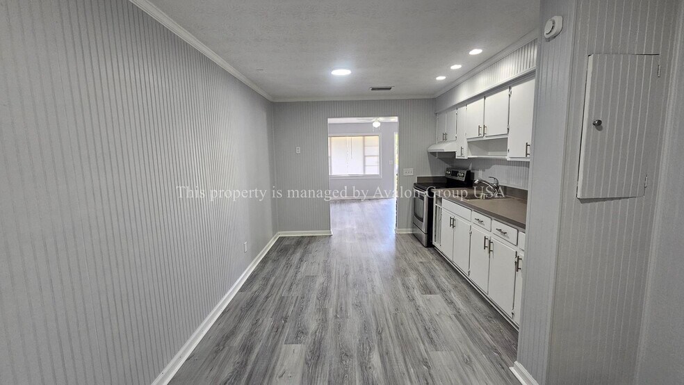 Building Photo - 6063 Longchamp Dr