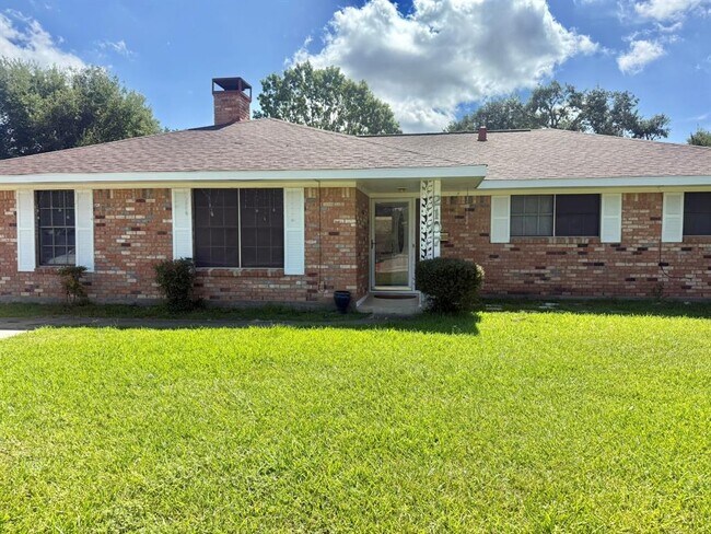 Primary Photo - 2107 Old Alvin Rd