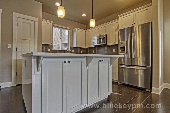 Building Photo - 45 Degree Central 4 bedrooms, 2.5 baths Wa...
