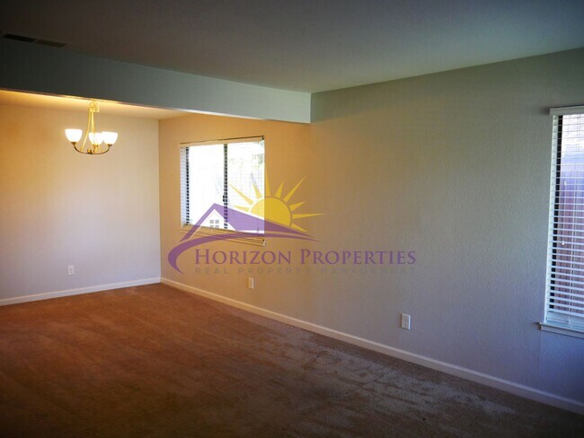 Building Photo - Remodeled 3 Bed 2 Bath 1,595 Sq Ft Fair Oaks Home