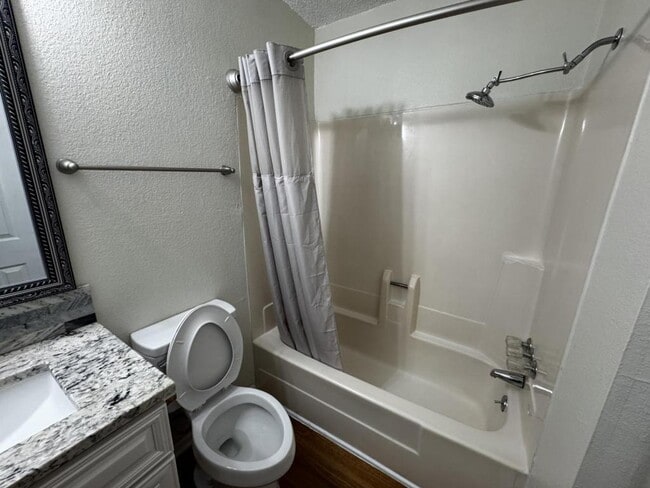 Building Photo - 103 E Central Ave