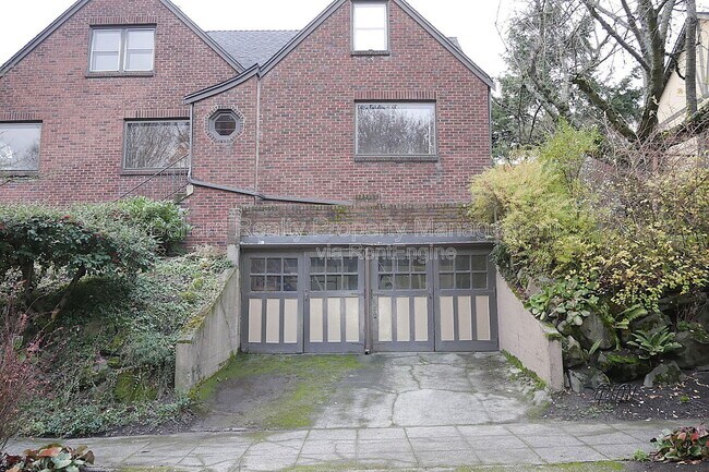 Building Photo - 1403 2nd Ave N