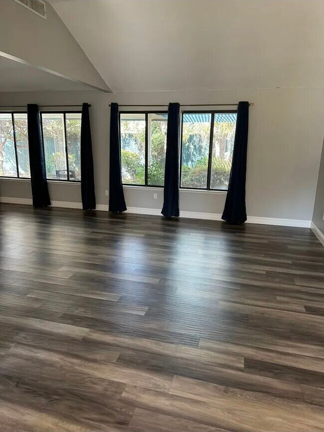 Building Photo - 3005 Summer Creek Ct